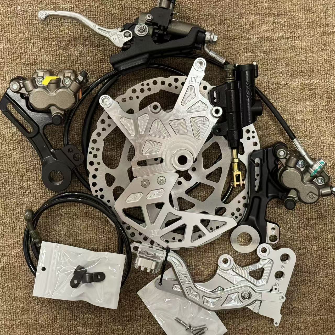 Brake Caliper - ชุดขายึดคาลิปเปอร์คู่สำหรับเบรก Light Bee, เบรกดิสก์หลัง, เคลือบผิวอะโนไดซ์, คาลิปเปอร์เบรกเท้าสำหรับ